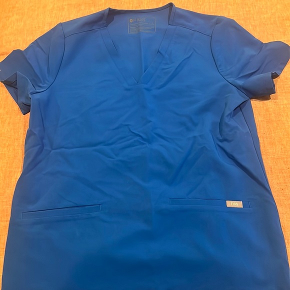 Figs scrub set. Small too large bottom. Lightly worn in no clinical setting. - Picture 2 of 3